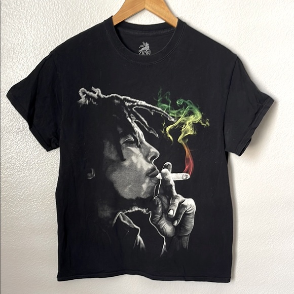 Zion Rootswear Tops - Bob Marley Zion rootswear Rasta smoke graphic tee M unisex
